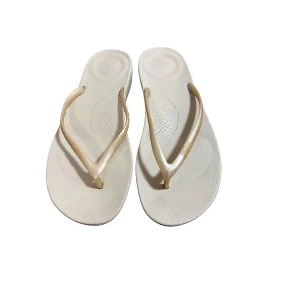 FitFlop IQUSHION Cream Gold Metallic Slim Thong Flip Flop Sandals 8.5 Ergonomic