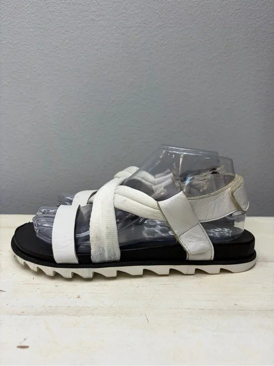 Sorel white Roaming Decon Strap Sandals Size 7.5