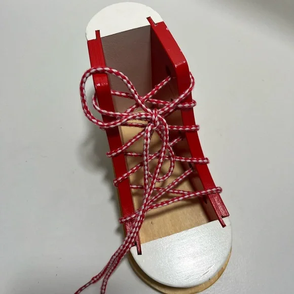 Melissa‎ & Doug Wood Lacing Sneaker (F1)