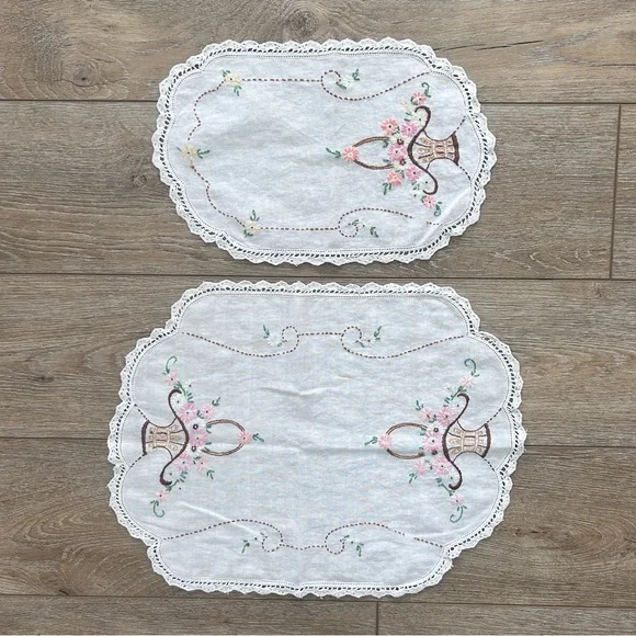 Vintage Embroidery Table Dress Runner‎ Doilies Set of 2 Floral Basket Crochet