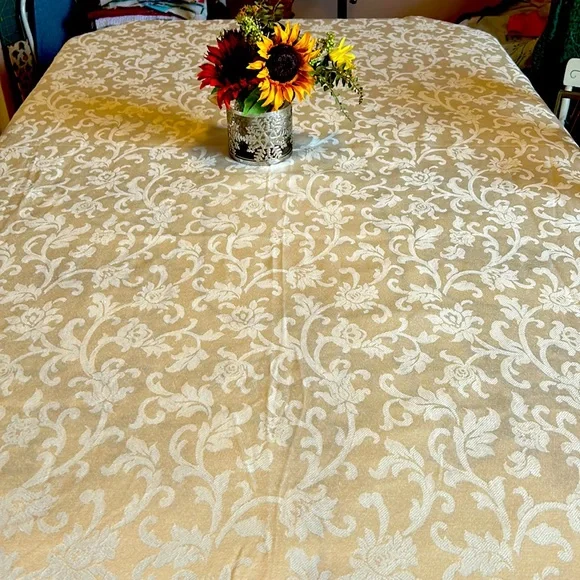 Better Homes & Garden Tablecloth 58X96