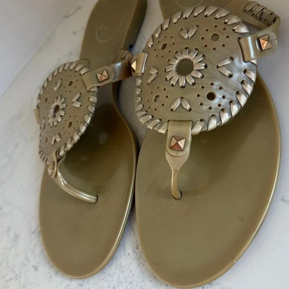 Jack Rodgers Collins Jelly Thong Flats Water friendly Sandals Gold Color size 8