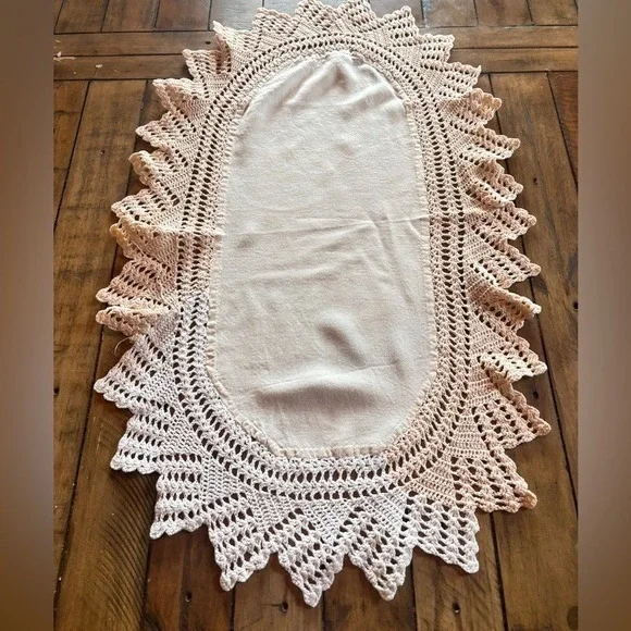 Vintage Blush Crochet‎ Lace Oval Table Runner Cottagecore Boho Coastal Granny