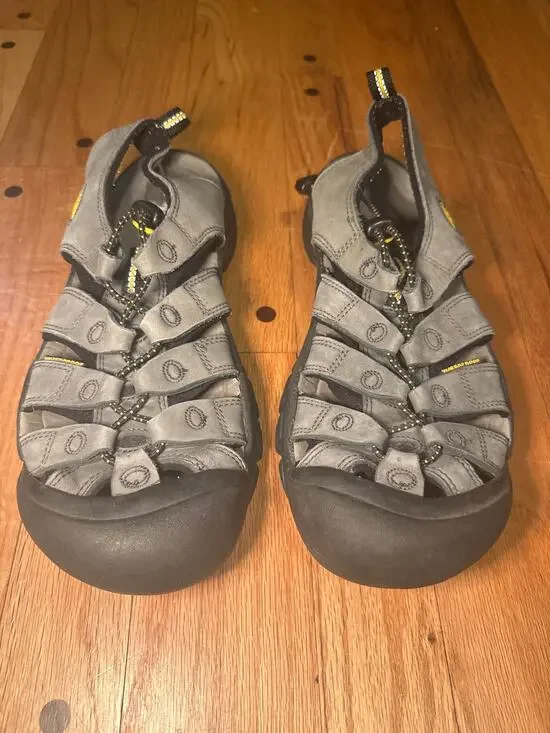 KEEN Newport H2 Closed Toe Sandals Men’s Sz 11 Gray Water Hiking Outdoor Shoes