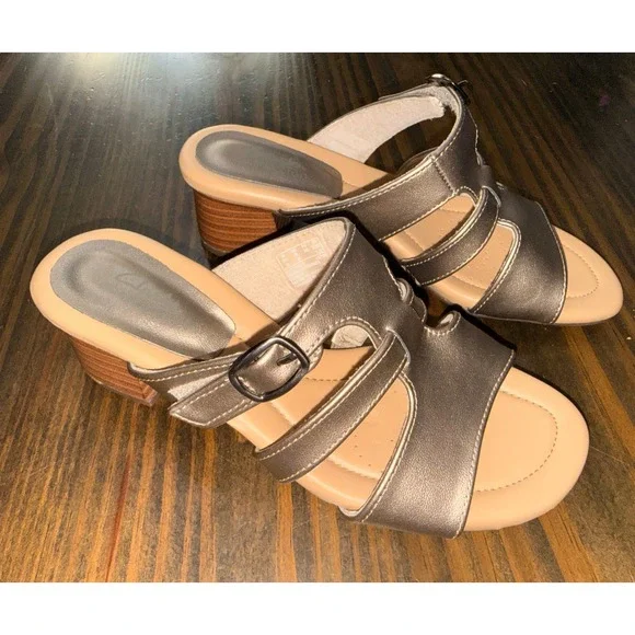 Clarks Collection Womens Metallic Bronze Strappy Block Heel Slide Sandals Size 6