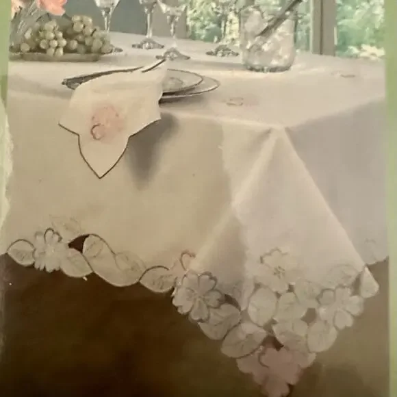 Vintage Homewear Spring Flower Cutwork Round Tablecloth 70” Floral NEW