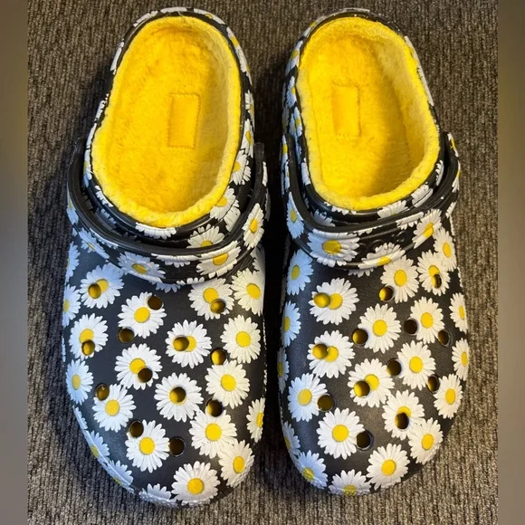 Crocs Classic Lined Vacay Vibes Clog - Black/Daisy Men’s Size 12