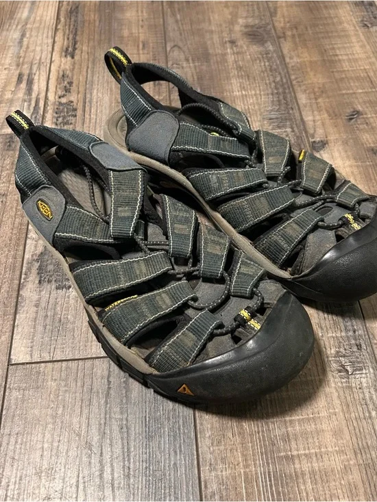 Keen Newport Mens Size 8 US‎ Green Waterproof Outdoor Hiking Sandals