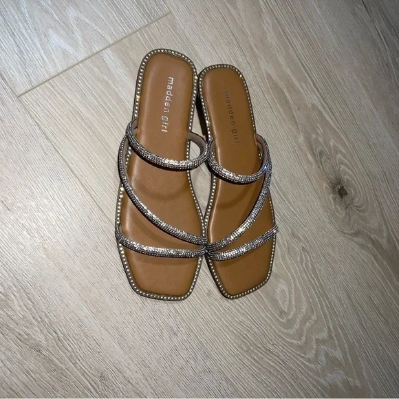 NEW Bedazzled sparkly flip flop sandals Madden Girl  8 new