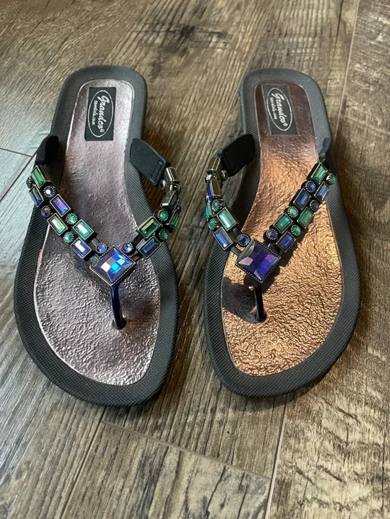 Grandco deluxe Black Jeweled Thong Sandals with Green and Blue Accents Size 8