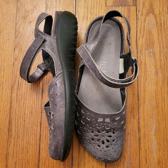 NAOT 36 Leather Mary Jane Sandals Metallic‎ Silver Gray Shimmer ARATAKI 5