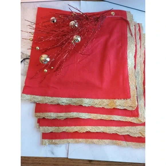 Set Of 4 Red Scallop Gold Trim Dinner Napkins 20
