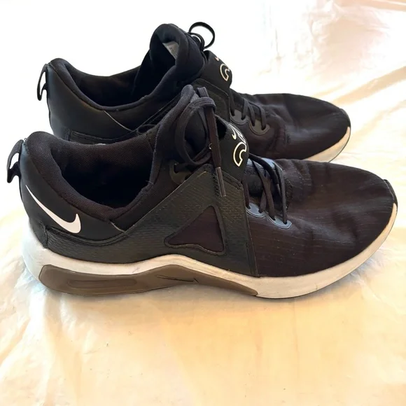 NWOT Nike Air Max Bella TR 4 Running Sneakers Shoes black SZ 10