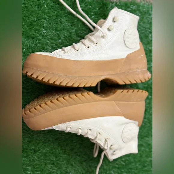 Converse Unisex High-Top Sneakers with Tan‎ Chunky Soles Size 8