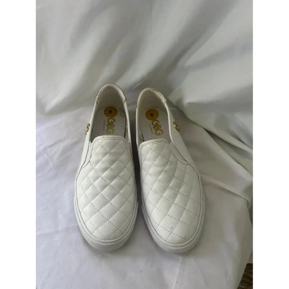 GBG Los Angeles Womens White Quilted Gold Accent Slip On Sneakers Size 8