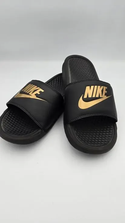 Nike Benassi JDI Slides – Black & Gold, Size 7 (Men’s 7 / Women’s 8.5)