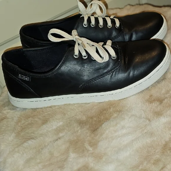 L.L. Bean Women's Leather Black and White Women's Sneakers Size 9