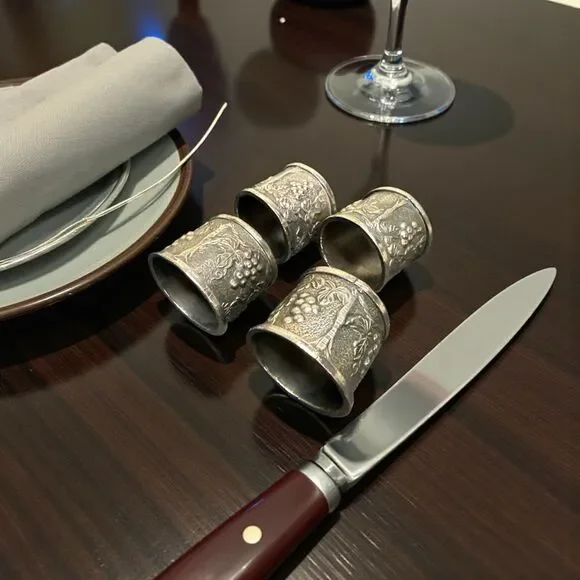 Set of 4 Vintage Silver Plated Heavy Napkin Rings Flowers Scroll Design Japan
