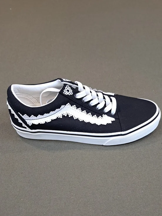 Vans Old Skool Chou Chou Skate Shoe - Color: Black/Marshmallow - Size: Women 9.5