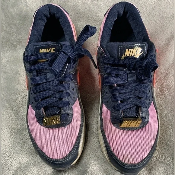 NIKE Air Max 90 Shoes