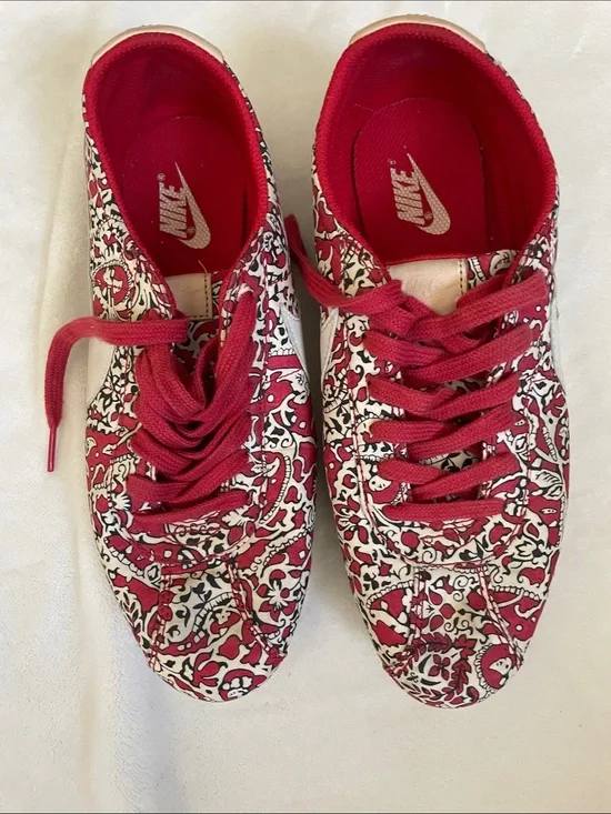 Vintage Nike Shoes Release Yr 2011 Rare Exclusive
