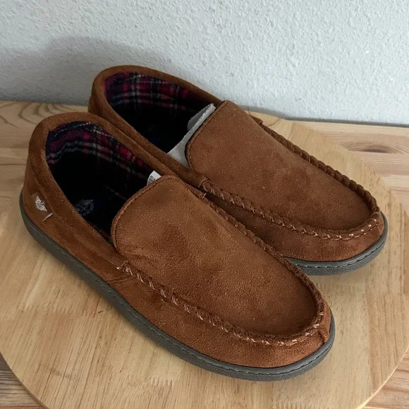 Dockers Mens Moccasin Slippers, Medium, Beige