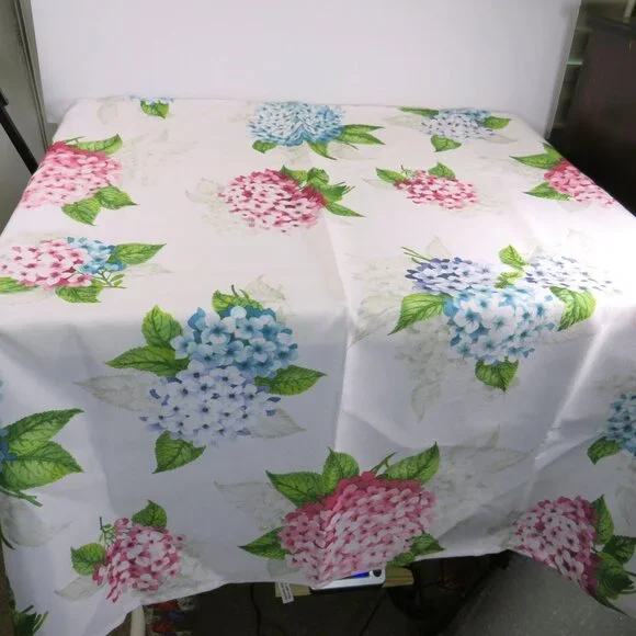 Hydrangea Floral Tablecloth 34x34