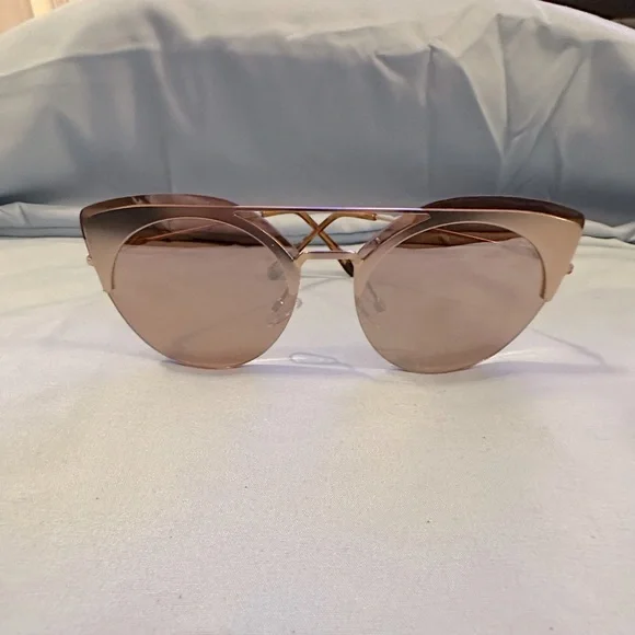 Elegant Mirrored Lens Gold Cat‎ Eye Sunglasses
