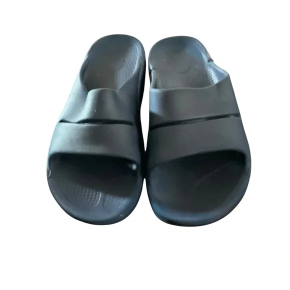 Oofos Men's OOahh Black Open Toe Slip On Slide Recovery Sandals Size 13 US