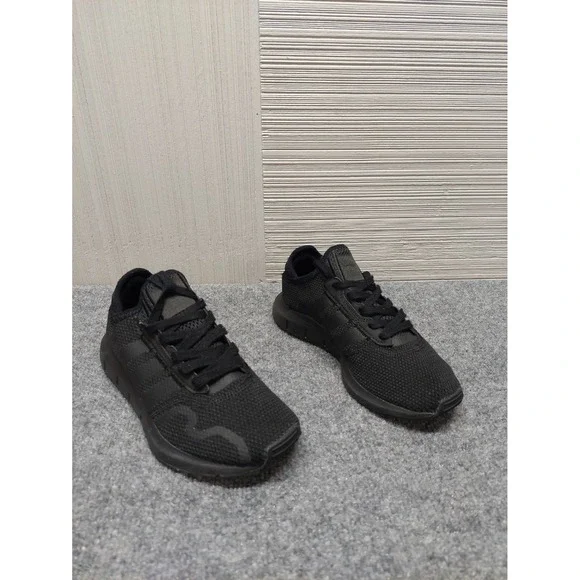 Adidas Men Athletic Shoe 5 Black Swift Run X Low Top Running Performance Comfort
