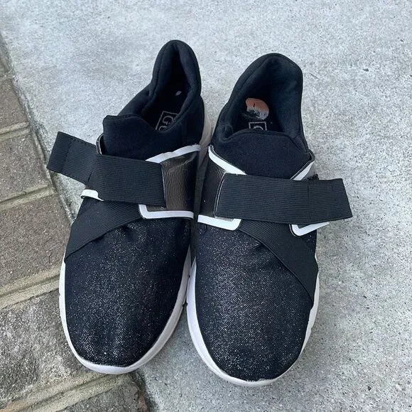 Guess Valleri Black Glitter Slip on Sneakers. Size 7