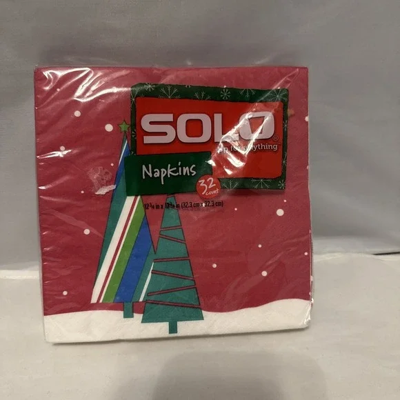 NEW Solo Christmas‎ Tree Disposable Dinner Napkins WLN30 Holiday Red Green