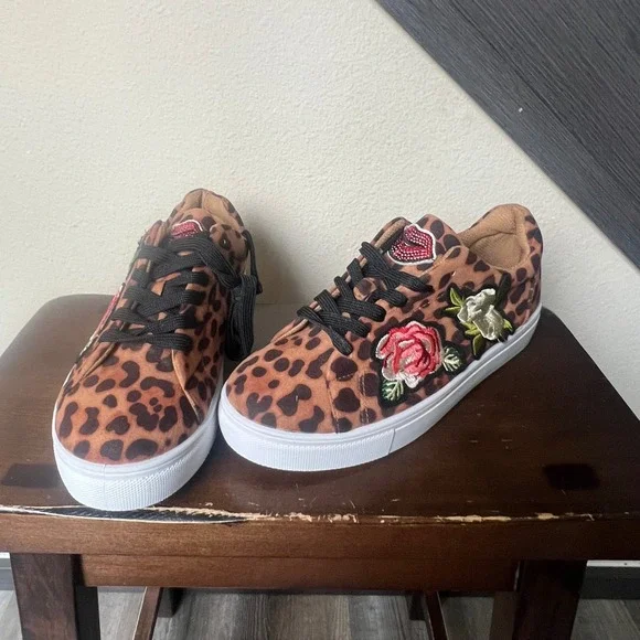 Rouge Helium Women's Leopard Print Floral Embroidered Sneakers Size 9 NWT