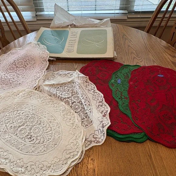 Quaker Lace Place in Box Mats Victorian Set 18 Red Green Off White Christmas