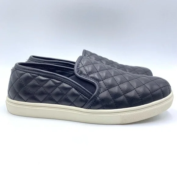 7.5W 7.5 WIDE Steve Madden Black Faux Vegan Quilted Leather Sneakers Shoes