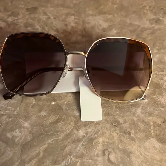 Women’s‎ Oversized Square Sunglasses - Brown Gradient Lenses