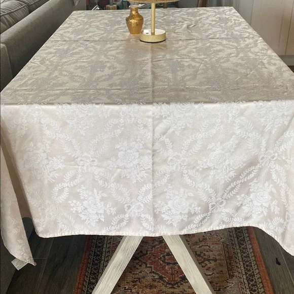 Waterford Cream Floral Jacquard Tablecloth 55”/80” 1998! Beautiful!