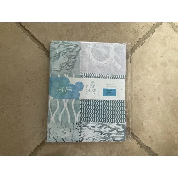 NEW‎ SIGRID OLSEN HOME 60X84 In/Outdoor Easy Care Tablecloth Blue Trinity Beach