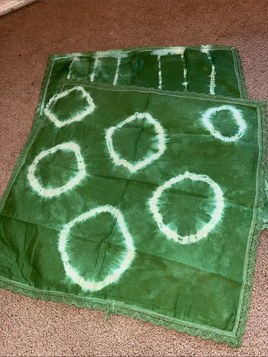 Green Tie-Dye Crochet-Edge fabric napkins