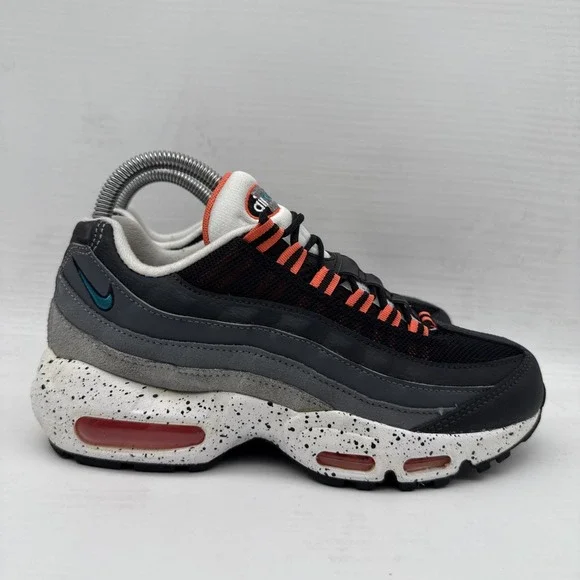 Nike Air Max 95 Recraft Black Athletic Shoes Sneakers CJ3906-008 Youth SZ 5 Y