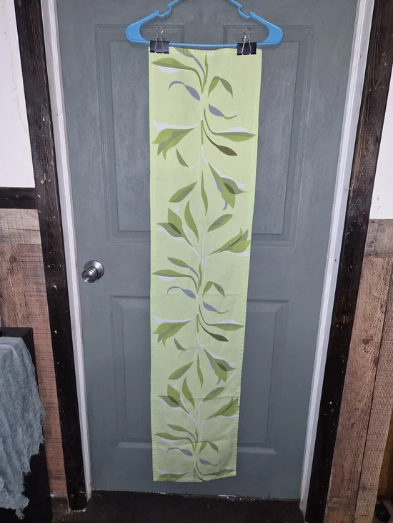 Floral Tabel Runner - Lightweight Botanical Design