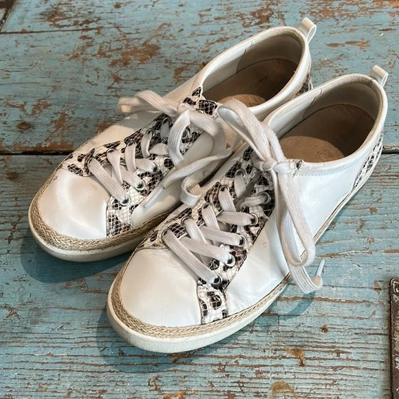Vionic Women's Snake Leopard Print White Winny Sneakers Shoes Sz 9.5