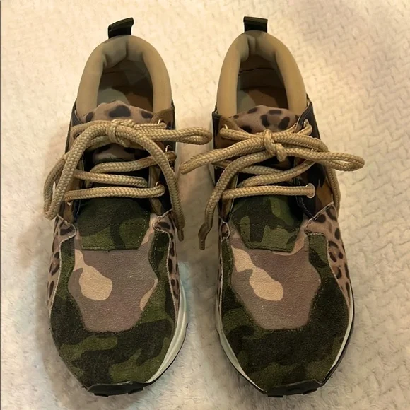 Steve Madden Cliffhanger Green Camo Animal Print Sneakers Size 6M
