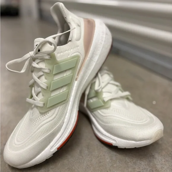 ULTRABOOST LIGHT‎ 'NON DYED WONDER TAUPE'