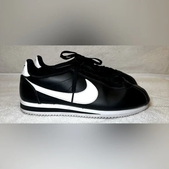 Nike Cortez unisex black and white classic style tennis‎ shoes sneakers retro