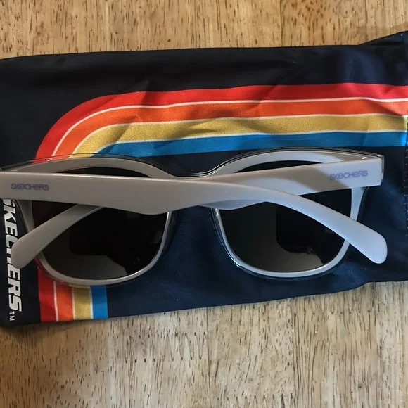 Skechers Transparent Gray Sunglasses