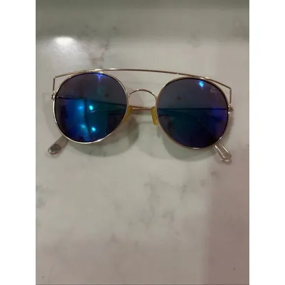 Betsy Johnson Sunglasses Gold Colored Rim‎ Round 5-1/8” Wide Heart Logo EUC