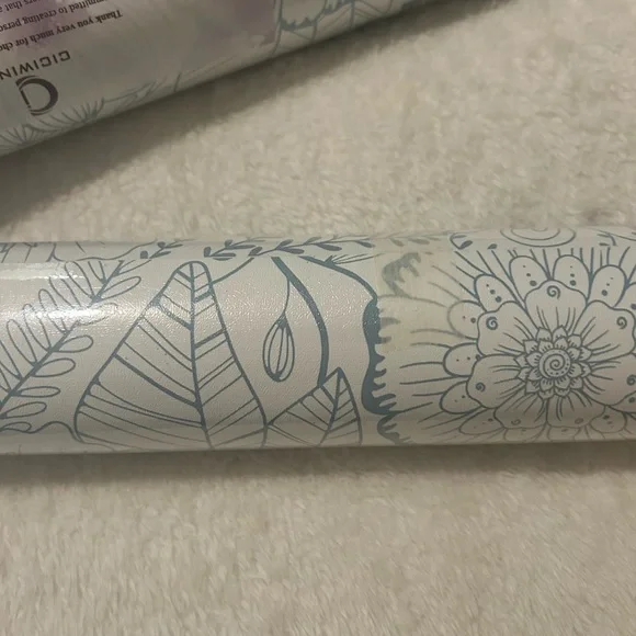 Floral Blue and White Wallpaper