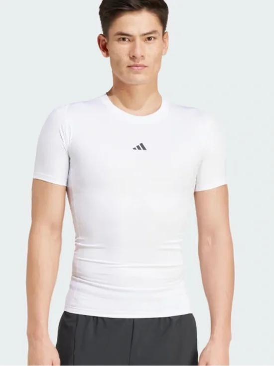ADIDAS - TECHFIT COMPRESSION TRAINING TEE