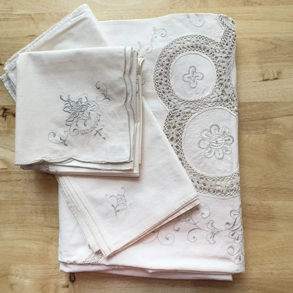 Vintage Madeira Linen Tablecloth 66x98 w/ 32